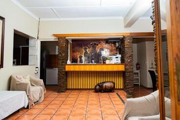 تختخواب و صبحانه Riverbank Lodge
