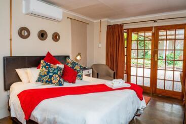 تختخواب و صبحانه Riverbank Lodge