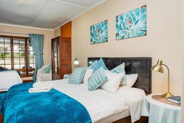 تختخواب و صبحانه Riverbank Lodge