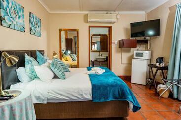 تختخواب و صبحانه Riverbank Lodge