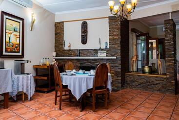 تختخواب و صبحانه Riverbank Lodge