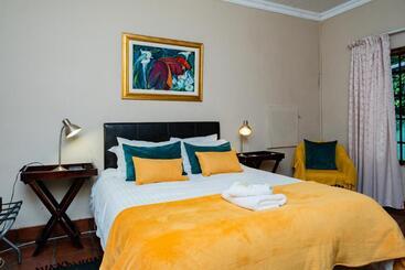تختخواب و صبحانه Riverbank Lodge