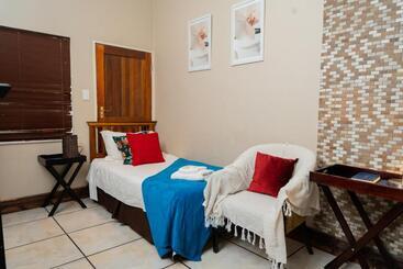 تختخواب و صبحانه Riverbank Lodge