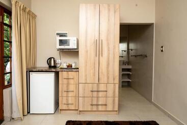 تختخواب و صبحانه Riverbank Lodge