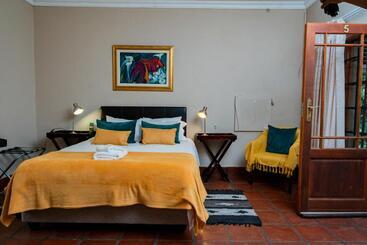 تختخواب و صبحانه Riverbank Lodge