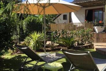 تختخواب و صبحانه Roundhouse Guesthouse