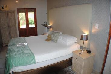 تختخواب و صبحانه Roundhouse Guesthouse