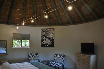 تختخواب و صبحانه Roundhouse Guesthouse