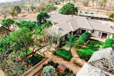 تختخواب و صبحانه Thaba Legae Guest Lodge