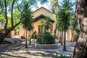تختخواب و صبحانه Thaba Legae Guest Lodge