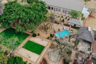 تختخواب و صبحانه Thaba Legae Guest Lodge