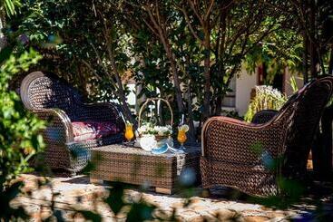 تختخواب و صبحانه Thaba Legae Guest Lodge