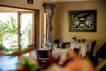 تختخواب و صبحانه Thaba Legae Guest Lodge
