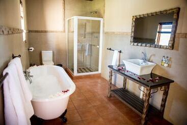 تختخواب و صبحانه Thaba Legae Guest Lodge