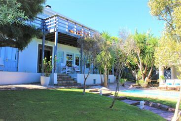 تختخواب و صبحانه Villa Blu Guesthouse
