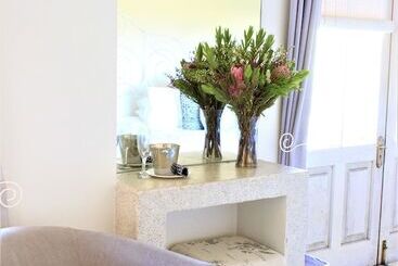 تختخواب و صبحانه Villa Blu Guesthouse