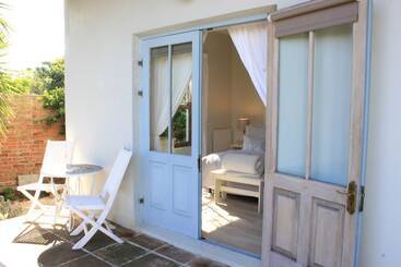 تختخواب و صبحانه Villa Blu Guesthouse