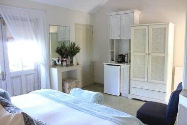 تختخواب و صبحانه Villa Blu Guesthouse