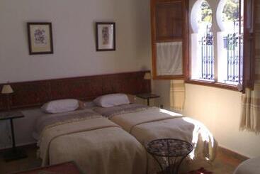 هتل Hôtel Ras El Maa