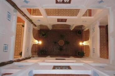 هتل Hôtel Ras El Maa