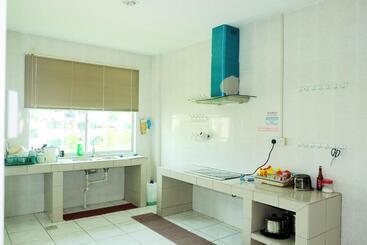 مُتل Natol Homestay   Kuching