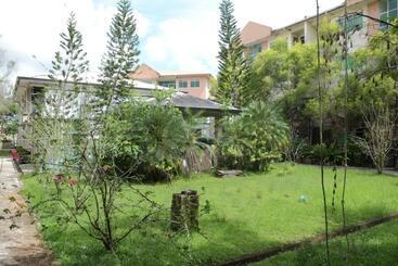 مُتل Natol Homestay   Kuching
