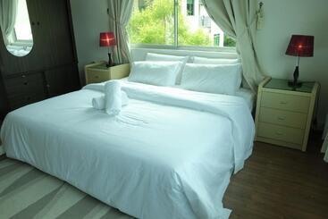 مُتل Natol Homestay   Kuching