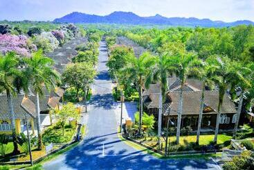Rumbia Resort Villa Paka