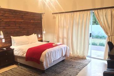 Tranquil House B&b @ 1 College Ave