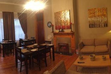 Tranquil House B&b @ 1 College Ave