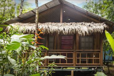 هتل Hidden Paradise Lodge