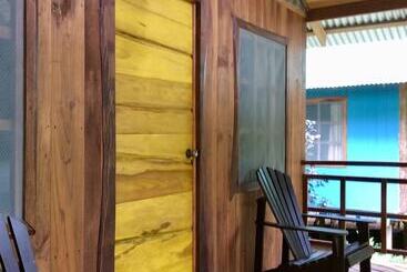 هتل Hidden Paradise Lodge