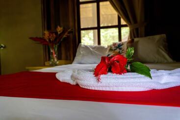 هتل Hidden Paradise Lodge