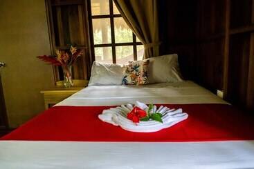 هتل Hidden Paradise Lodge