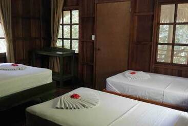 هتل Hidden Paradise Lodge