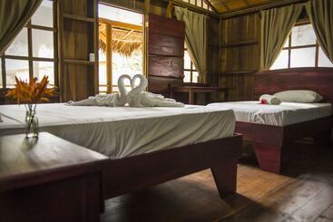 هتل Hidden Paradise Lodge