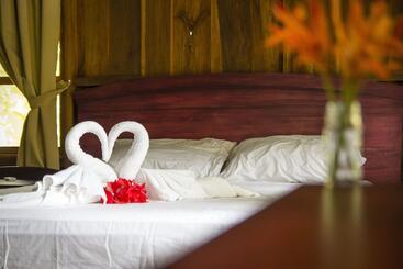 هتل Hidden Paradise Lodge