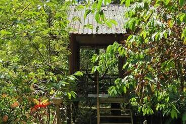 هتل Hidden Paradise Lodge