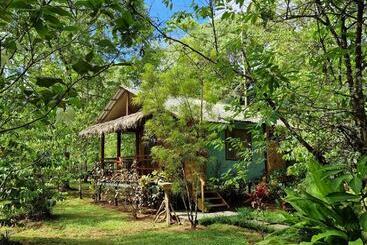 هتل Hidden Paradise Lodge