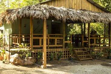 هتل Hidden Paradise Lodge
