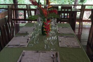 هتل Hidden Paradise Lodge