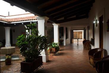 هتل Posada Santa Rita