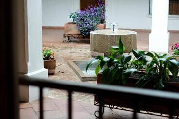 هتل Posada Santa Rita