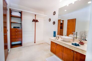 B&b Luxury House