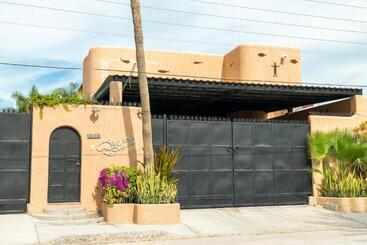 تختخواب و صبحانه Casa Kootenay Waterfront Bnb