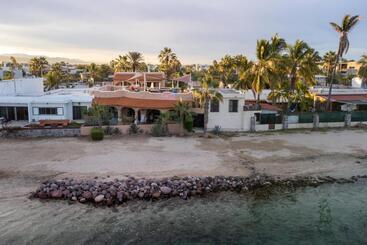 تختخواب و صبحانه Casa Kootenay Waterfront Bnb
