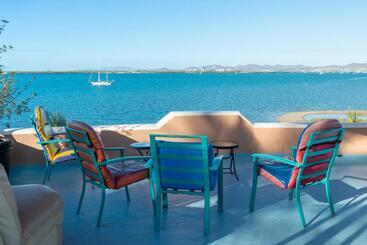 تختخواب و صبحانه Casa Kootenay Waterfront Bnb