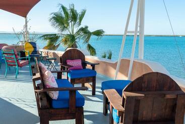 تختخواب و صبحانه Casa Kootenay Waterfront Bnb