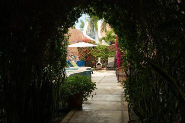 تختخواب و صبحانه Casa Kootenay Waterfront Bnb