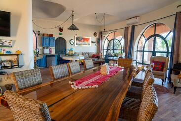 تختخواب و صبحانه Casa Kootenay Waterfront Bnb